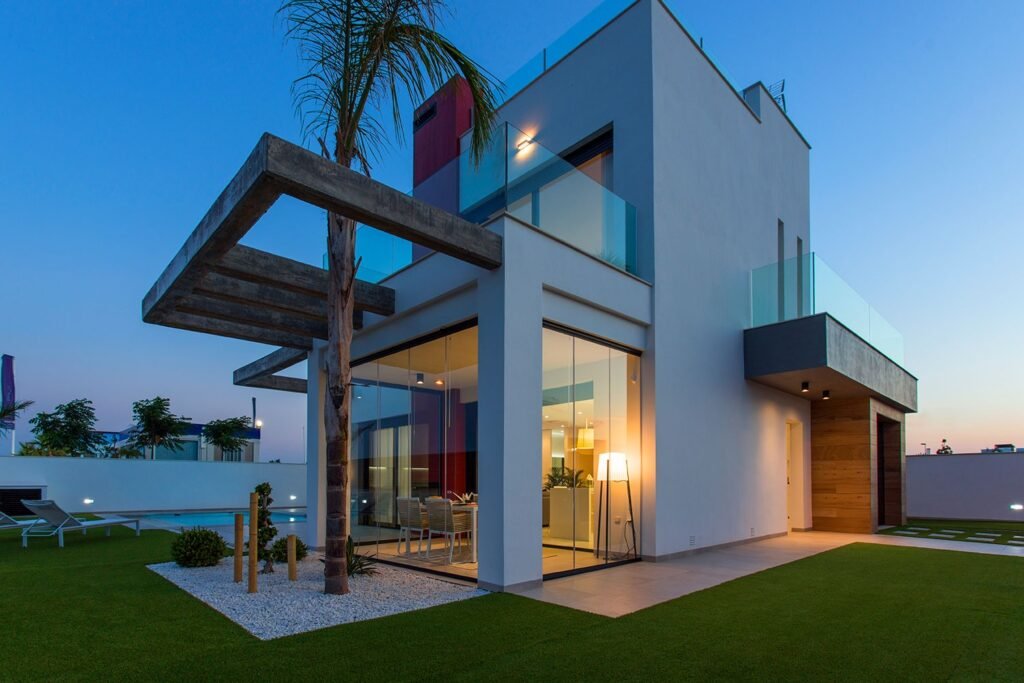 Chalet de Diseño al Atardecer