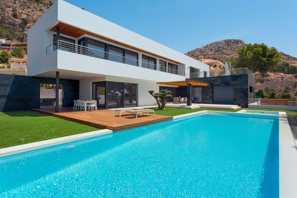 Arquitectura Contemporánea y Piscina